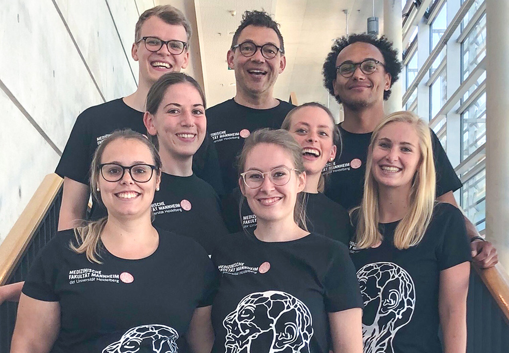 Hintere Reihe: Fabian Brandtner, Dr. Rüdiger Adam, Christoph Holzhäuser. Mittlere Reihe: Juliane Reichling, Laura Sophie Raschwitz, Miriam Horsch. Vorne: Lena Koch, Iris Fein 