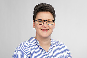 Portraitfoto von Dr. Melanie Herzog