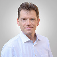 Porträt Studiendekan Prof. Dr. med. Martin Schmelz  
