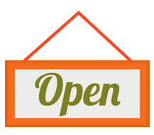 Oranges Schild mit grüner Aufschrift „Open“